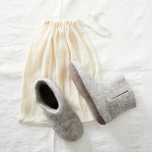 FREE LAMBA Wristwarmers with BIDI Slipper Boots in Rust Orange