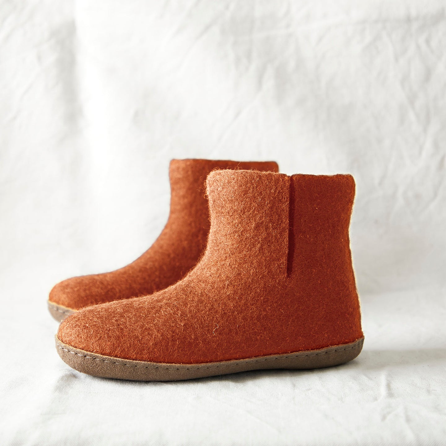 FREE LAMBA Wristwarmers with BIDI Slipper Boots in Rust Orange