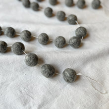 TARULATA & UTSHA Boho Felt Ball Pompom Garlands 200cm Light Grey