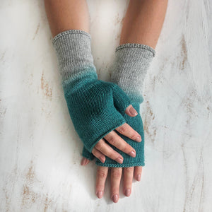 CHAYA Dipdye Ombre Wristwarmer Fingerless Gloves