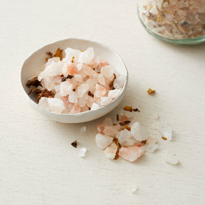 NUNA Relaxing Fragrant Himalayan Salt Bath Soak